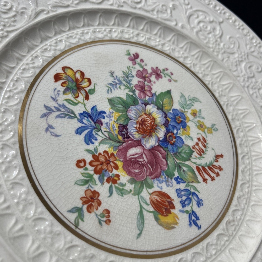 Wedgwood England Embossed Ivory Porcelain Floral Dinner Plate Gold Trim 11" - Picture 9 of 10